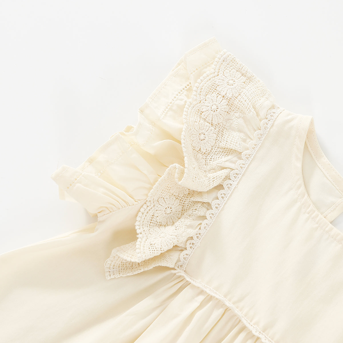 بلوزة دانتيل حلوة بأكمام قصيرة بلون سادة