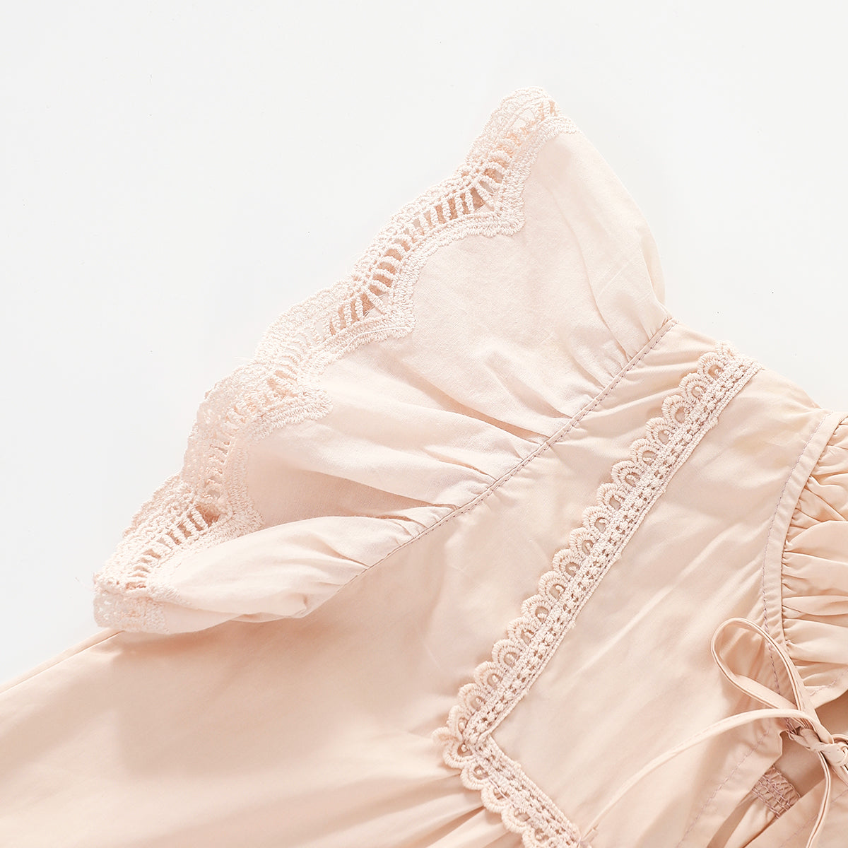 غطاء مطرز بالدانتيل