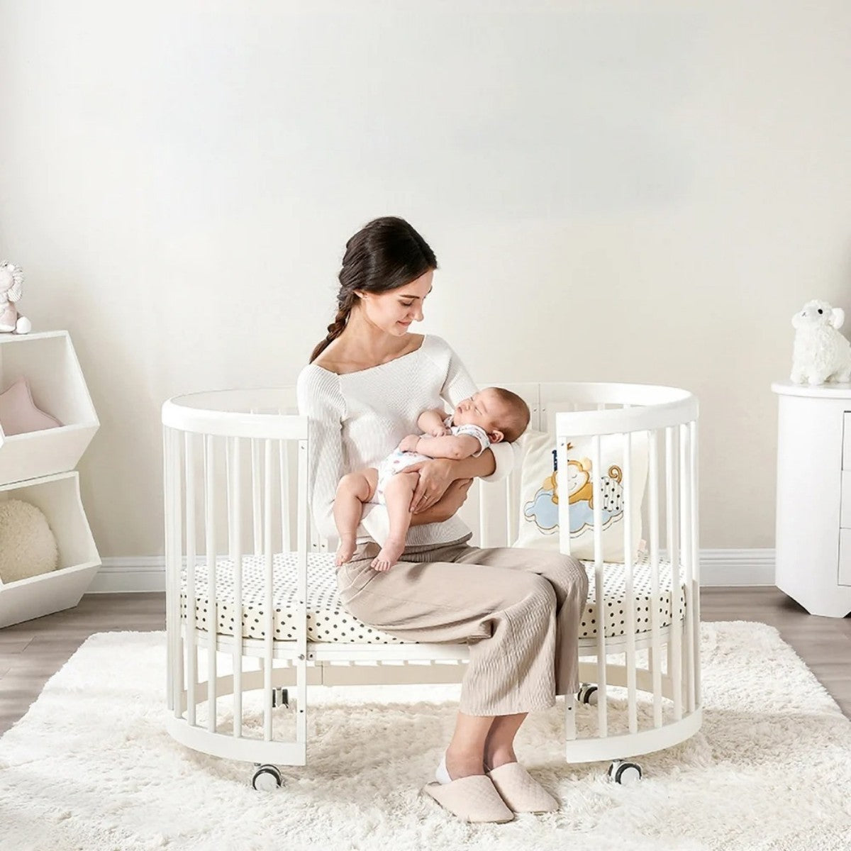 Hibobi Convertible Round Baby Cot