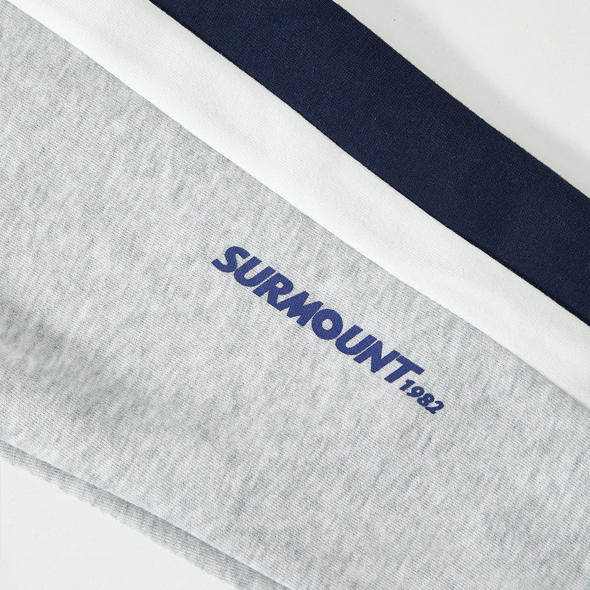 طقم رياضي بياقة مدورة من 5 إلى 10 سنوات