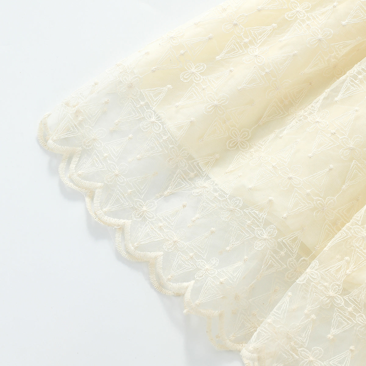 فستان دانتيل بياقة طفل مزين بالخرز