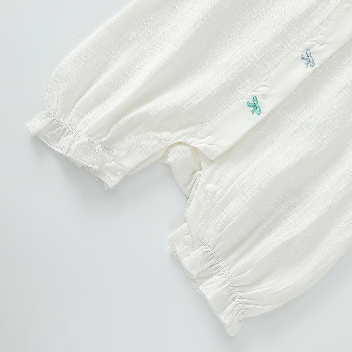 Short collar with shabby collar