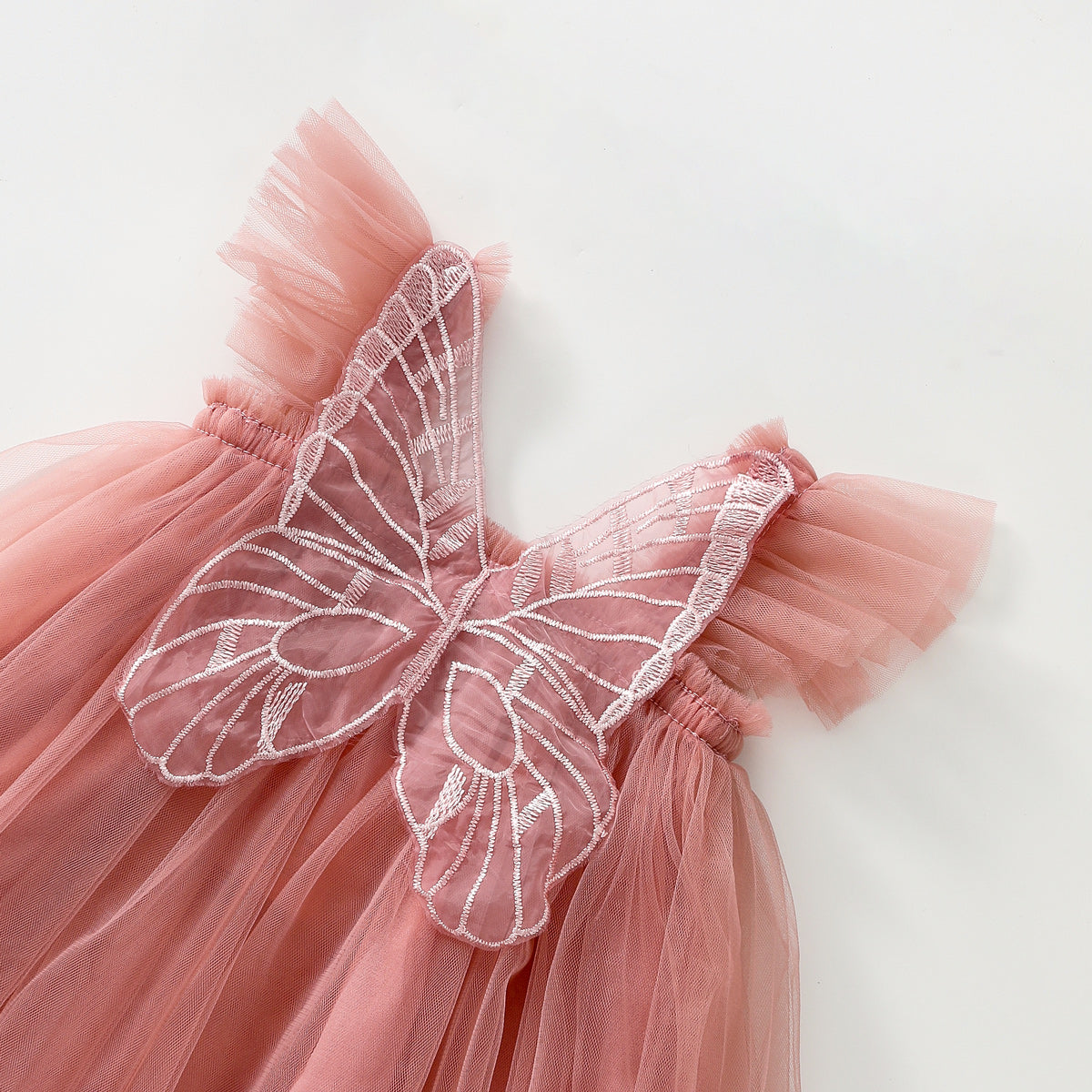 فستان شبكي بأجنحة الفراشة