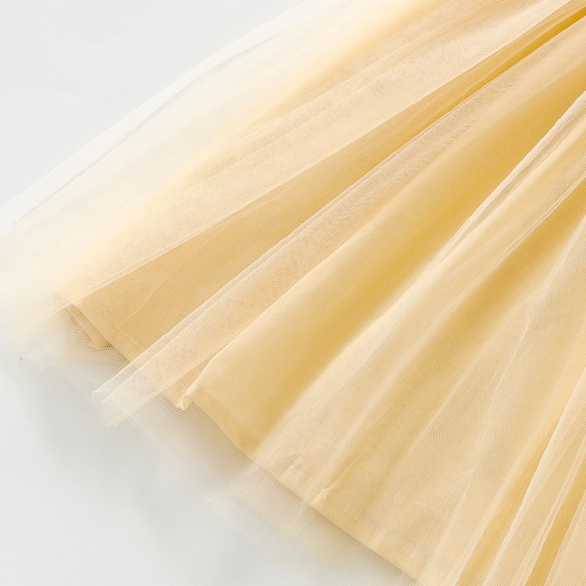 فستان شبكي بأجنحة الفراشة