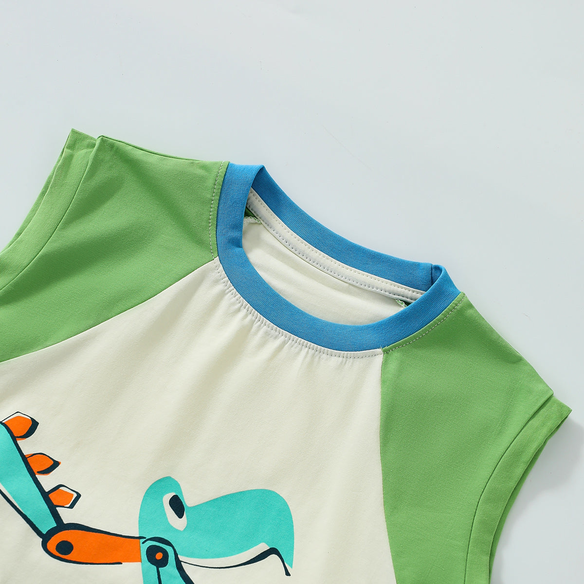 طقم كرتوني للأولاد من قطعتين