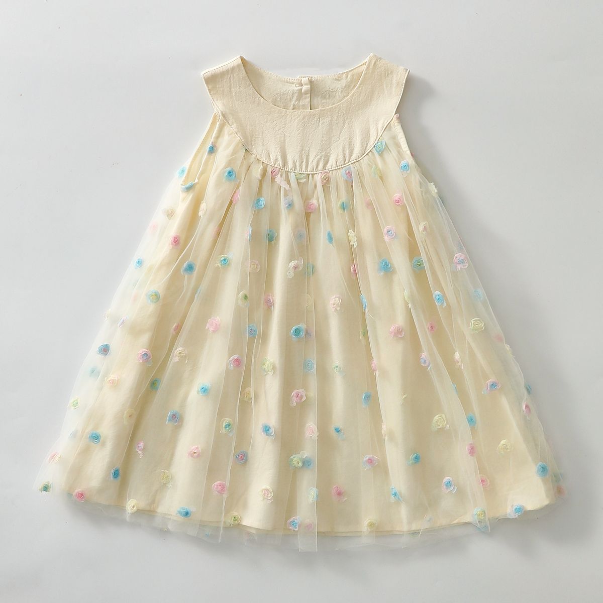 فستان تول مطرز بالورود ثلاثية الأبعاد