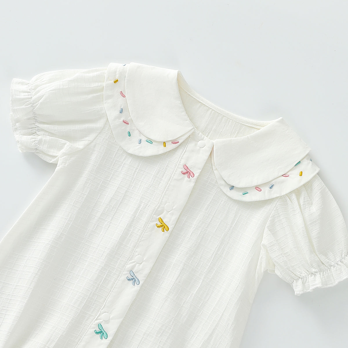 Short collar with shabby collar