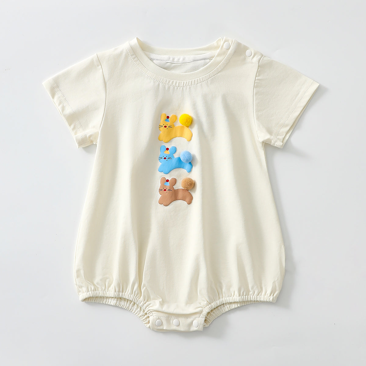 رومبير بأكمام قصيرة وأذنين أرنب