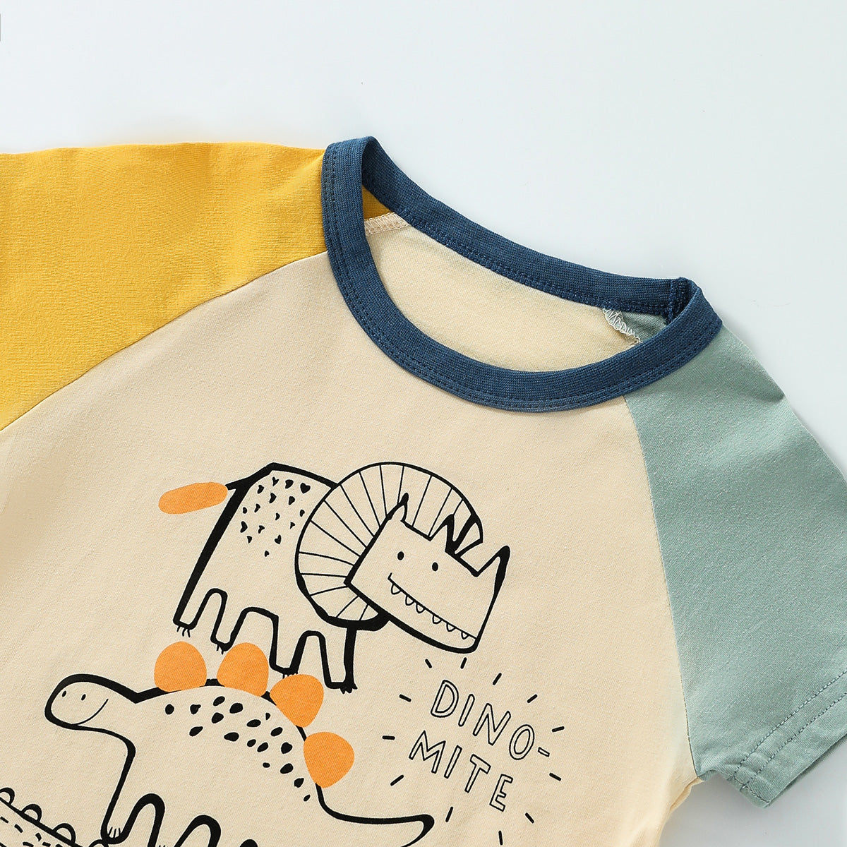 تي شيرت راجلان بأكمام قصيرة