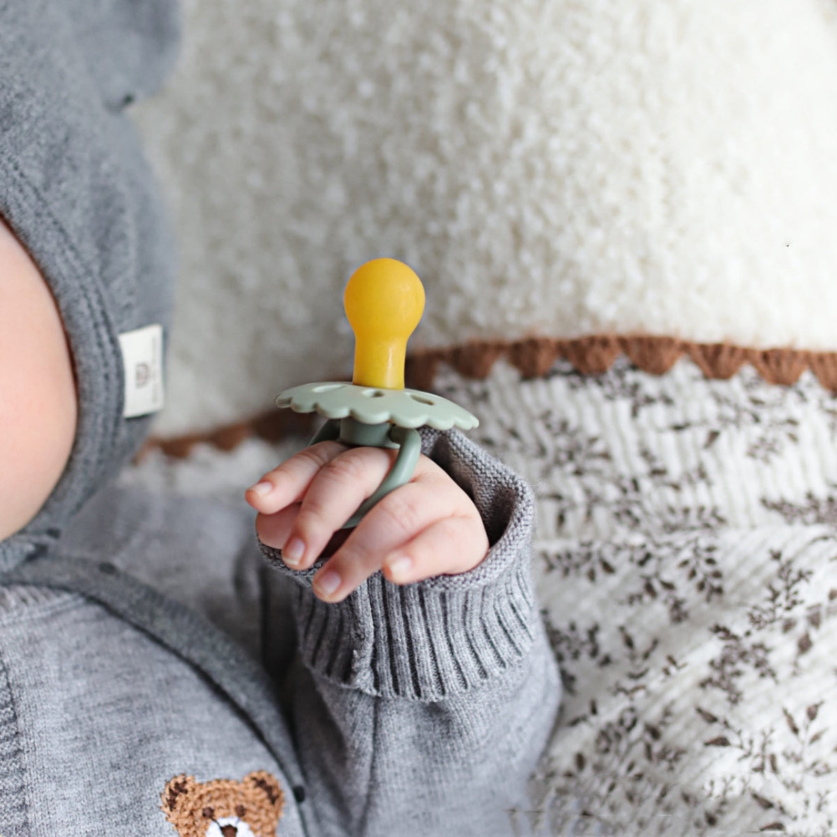 2pcs Hollow Comfort Pacifier