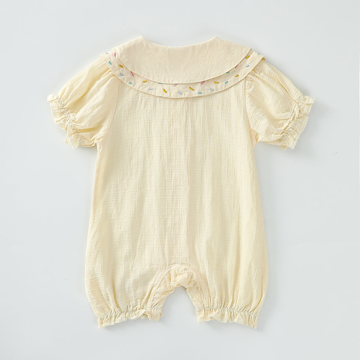 Short collar with shabby collar