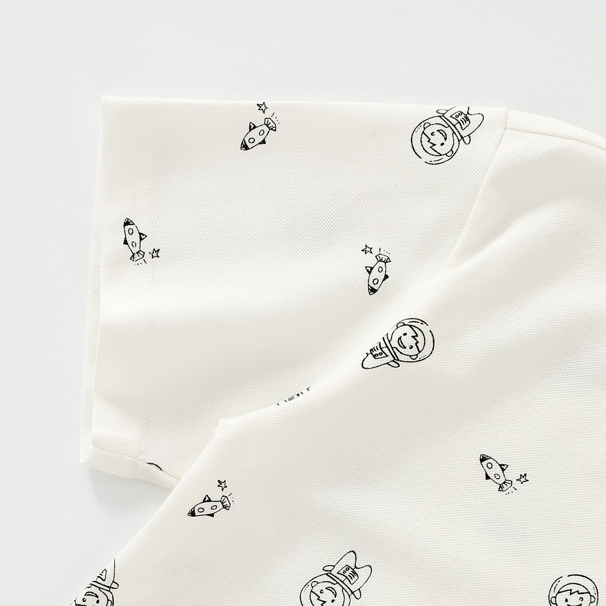 قميص بولو بأكمام قصيرة لرائد فضاء