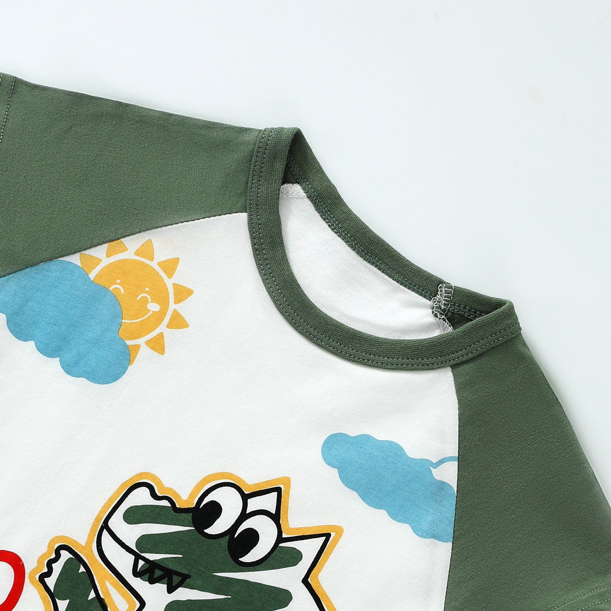 تي شيرت ديناصور ملون