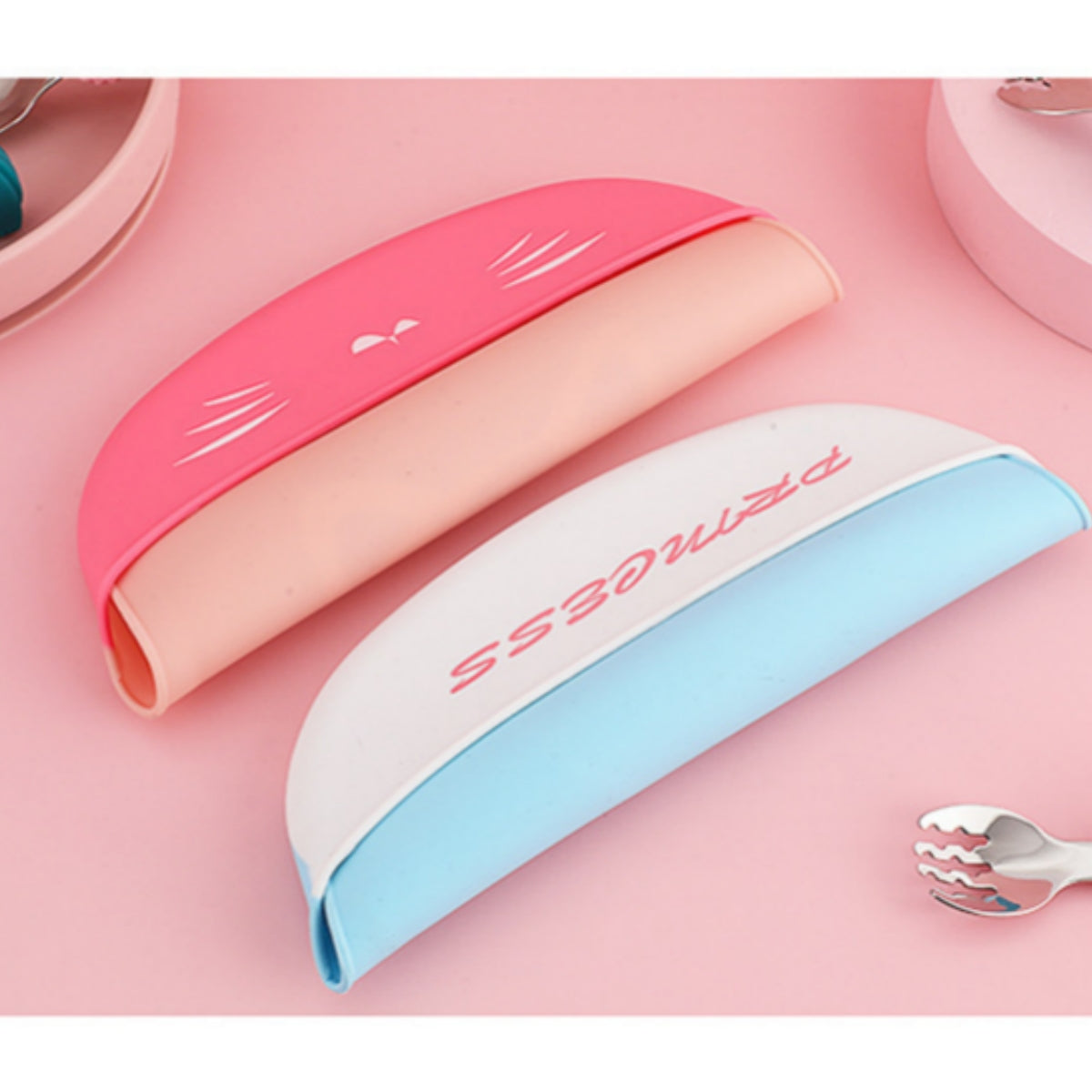 Dustproof waterproof baby silicone bibs