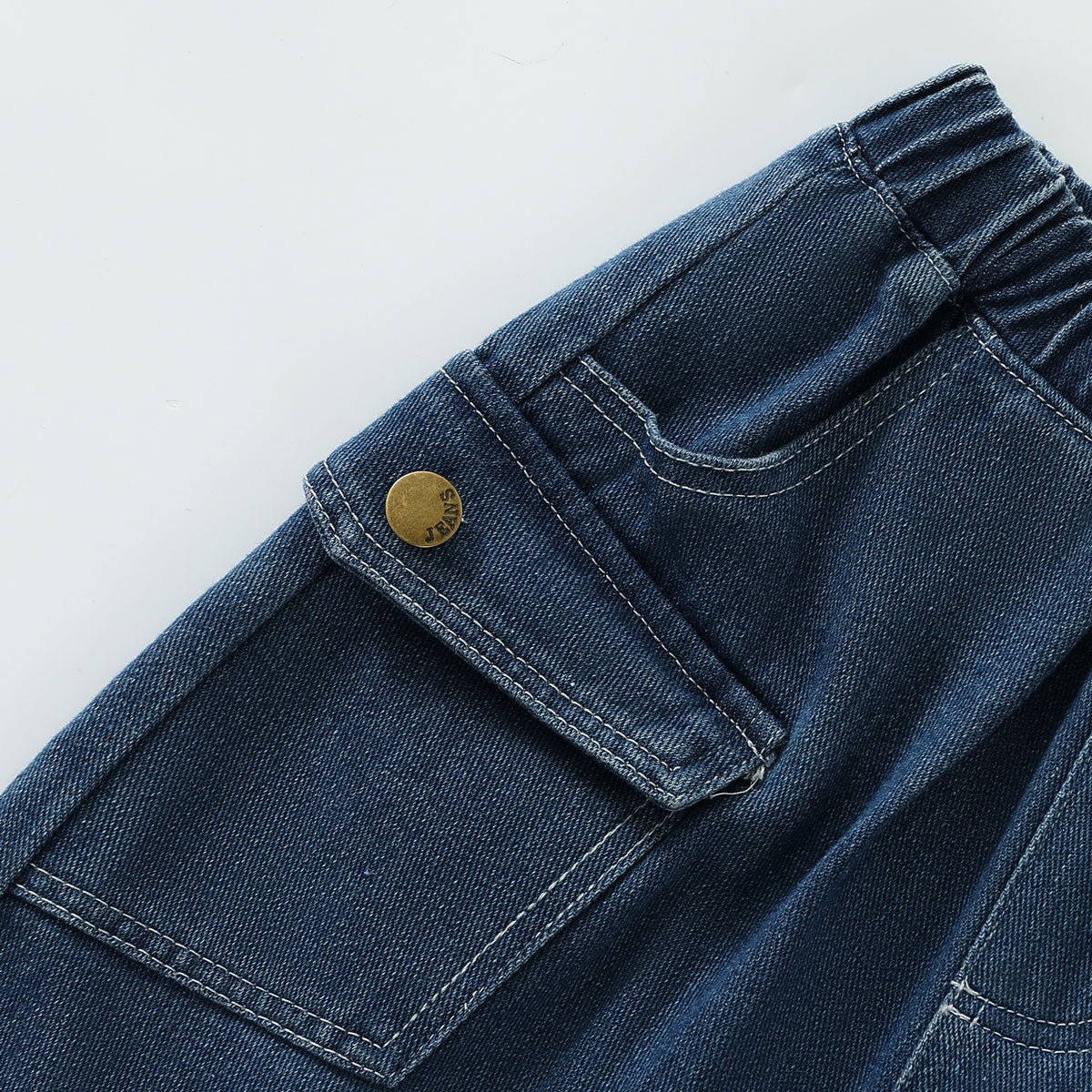 Boy summer shorts with woven label