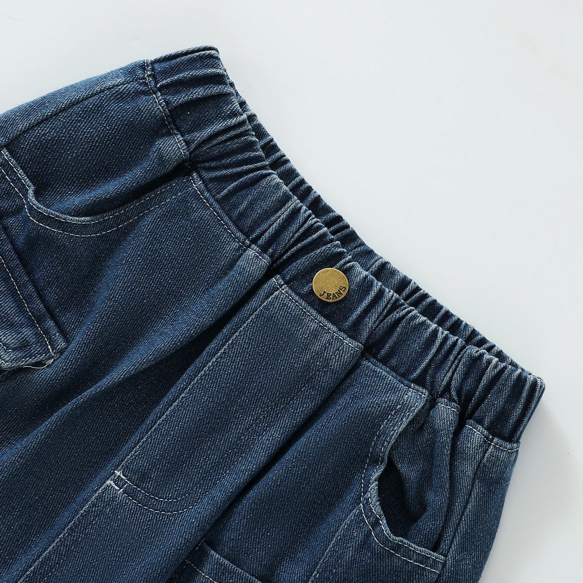 Boy summer shorts with woven label