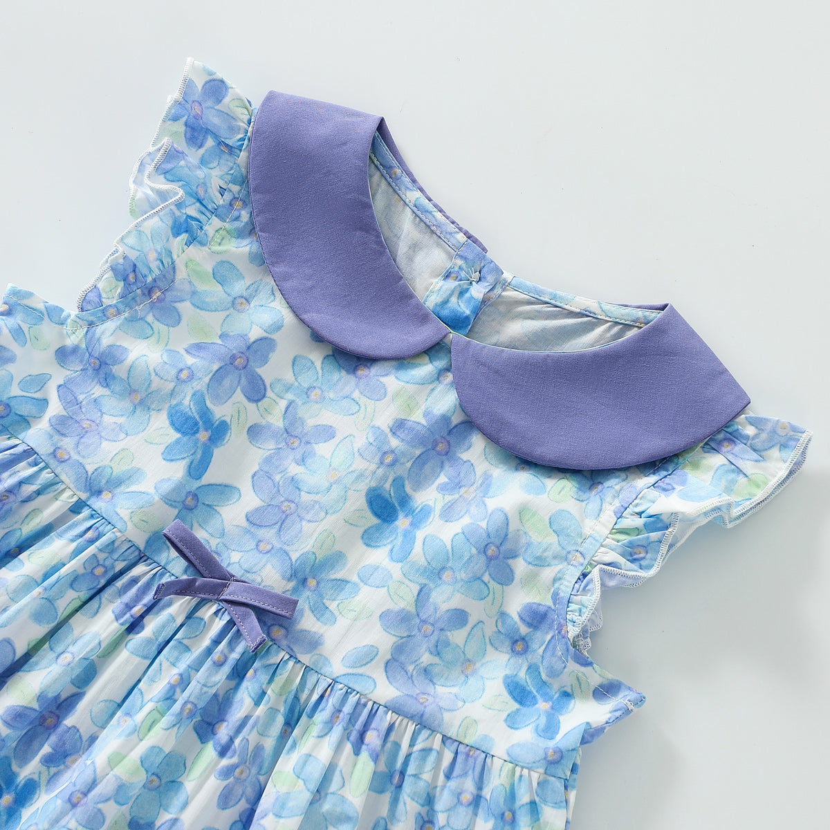 فستان قصير بأكمام طائرة على الطراز الريفي