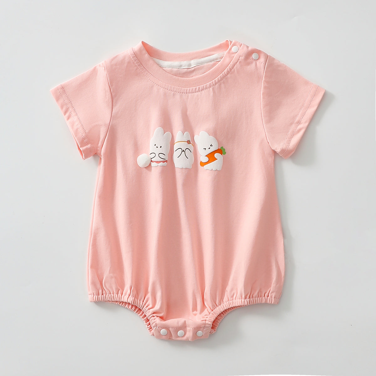 رومبير بأكمام قصيرة وأذنين أرنب