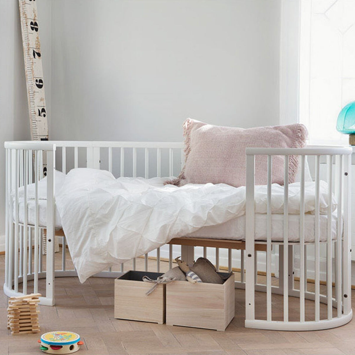 Hibobi Convertible Round Baby Cot