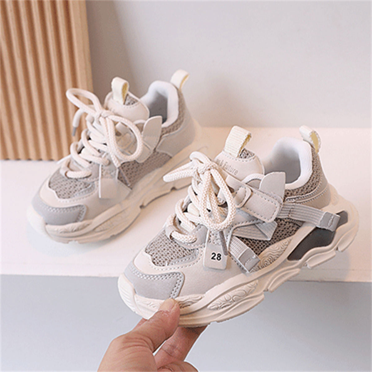 Simple casual style soft-soled non-slip sports shoes for boys and girls