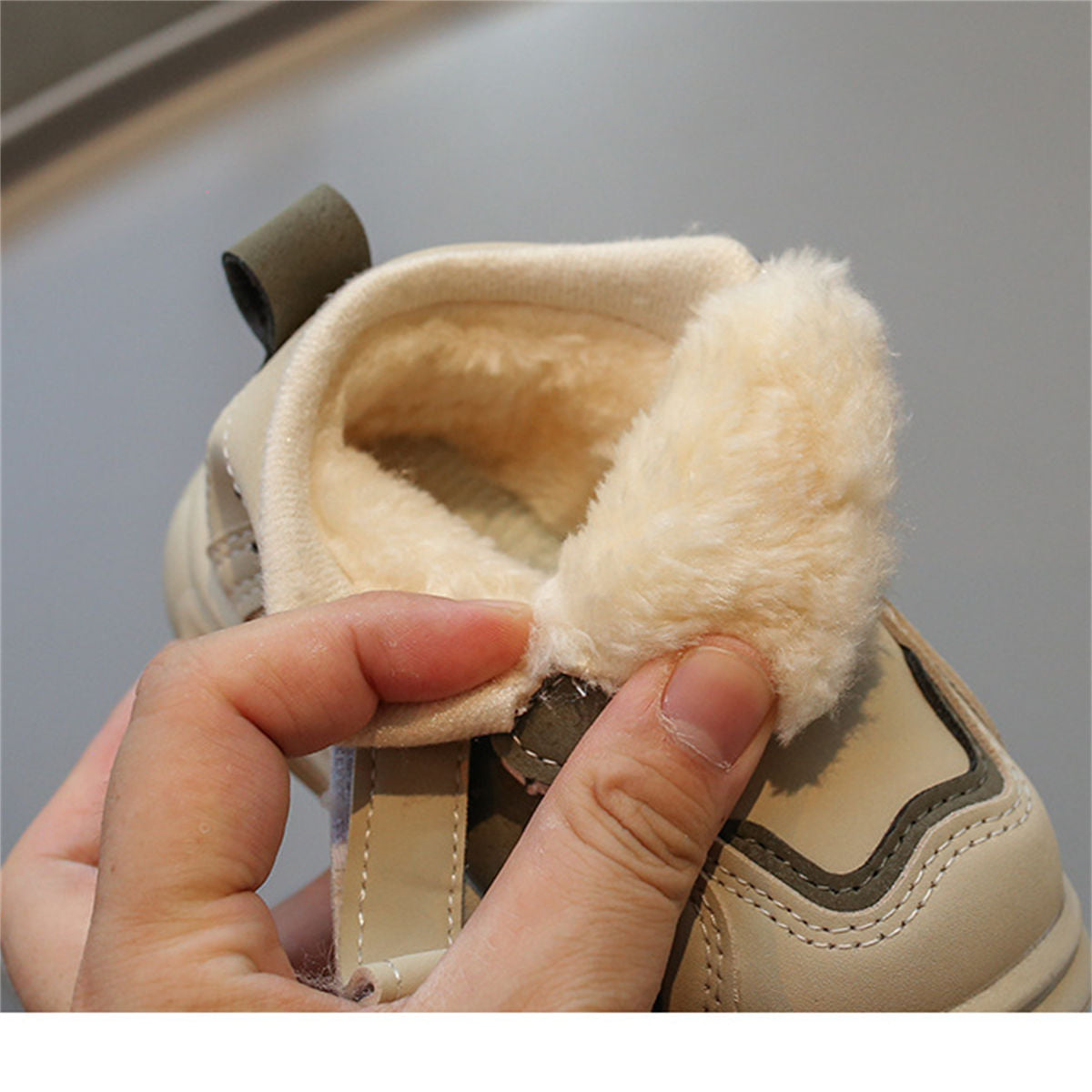 Winter velvet color matching casual style versatile sports shoes for children and boys