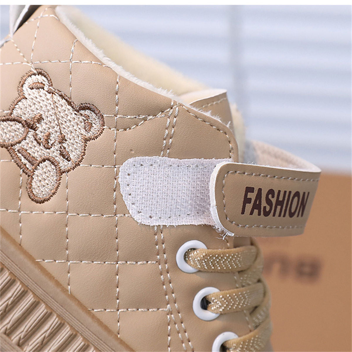 Children&#39;s winter velvet and cute embroidered bear waterproof soft-soled high-top sneakers