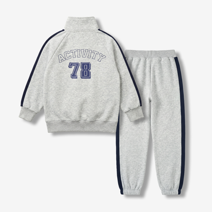 طقم رياضي بياقة مدورة من 5 إلى 10 سنوات 