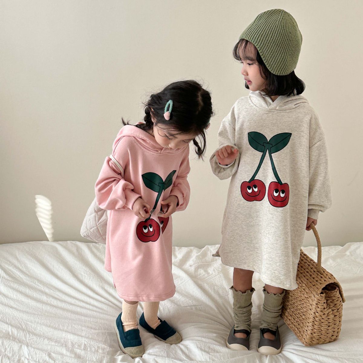 Girls dress new spring and autumn loose children's spring clothes baby long hooded sweater skirt