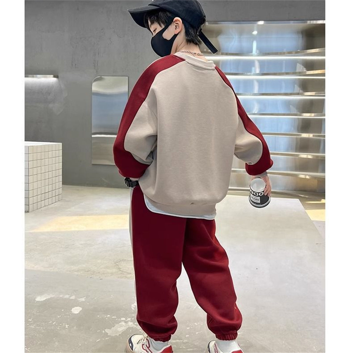 Medium and large boys autumn and winter two-piece suit simple casual sports style letter style sweater suit