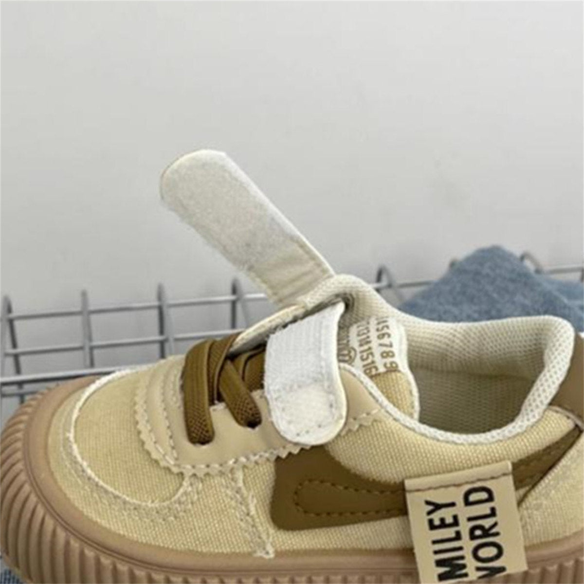 Children's and boys' spring and autumn color matching simple design soft bottom biscuit head low top canvas shoes