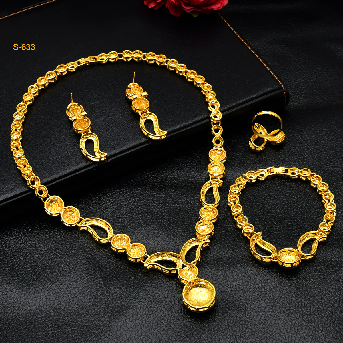 Women's 4-piece gorgeous banquet-style bridal gold-colored jewelry set