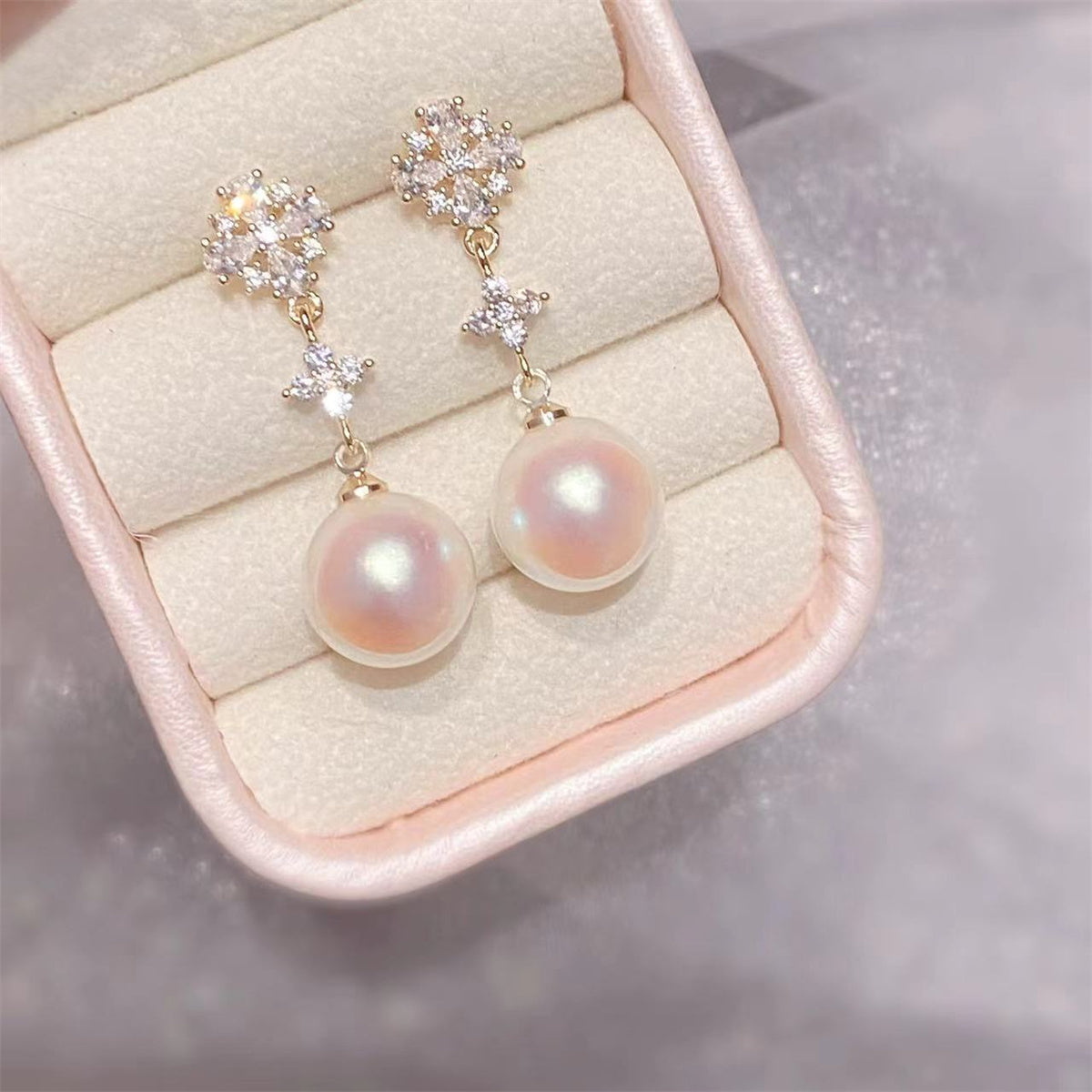 Women's daily banquet outing high-end elegant pearl earrings