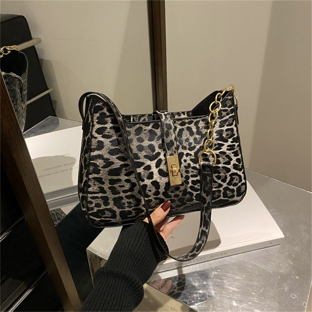 Women&#39;s high-end trendy all-match leopard print shoulder bag