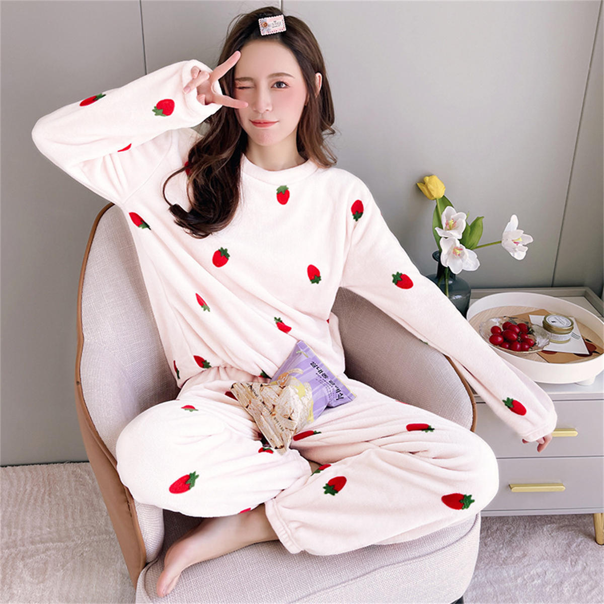 Women's autumn and winter round neck coral fleece pajamas with printed strawberry