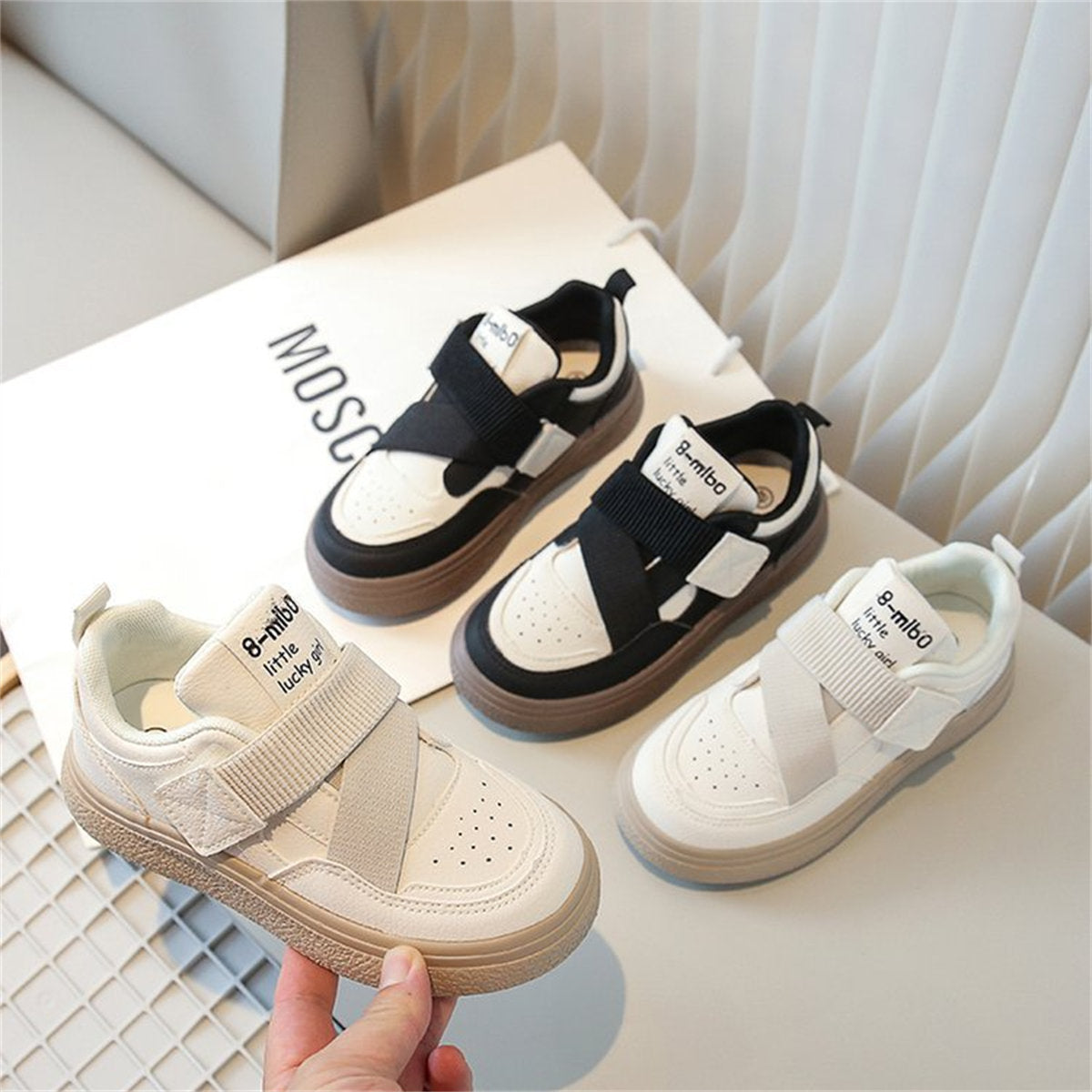 Black and white contrast casual sports style soft-soled low-top canvas shoes for middle and large children