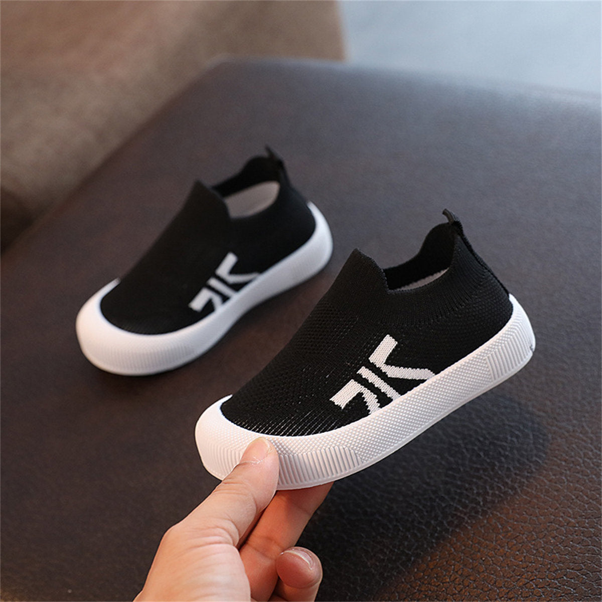 Children's slip-on woven sneakers