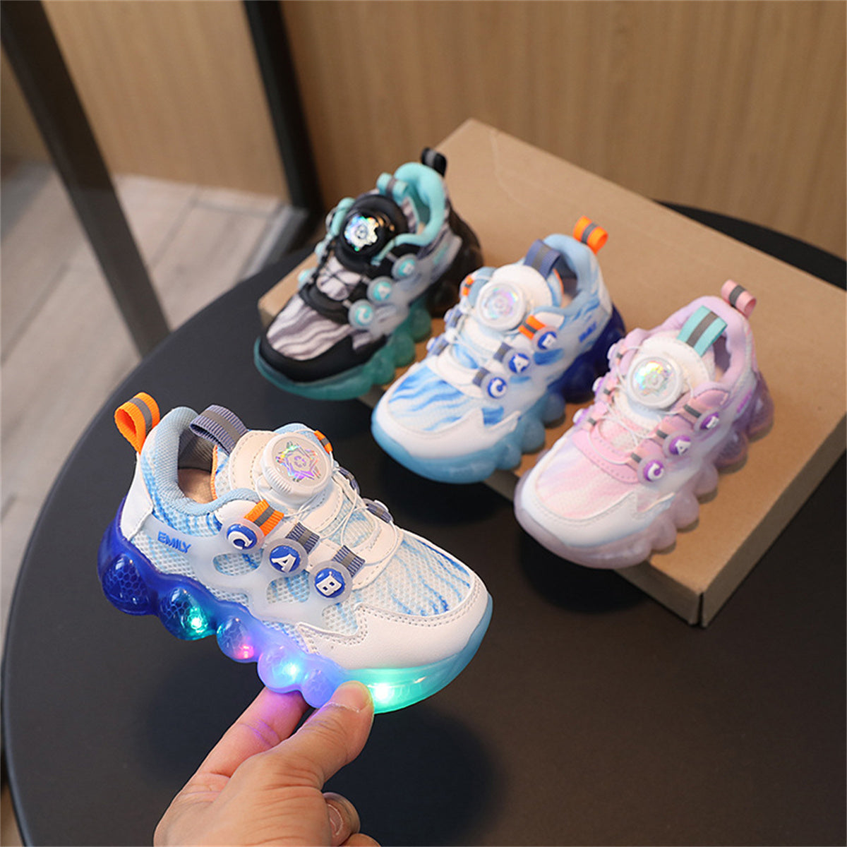 Children's and boys' light-up rotating button breathable running shoes