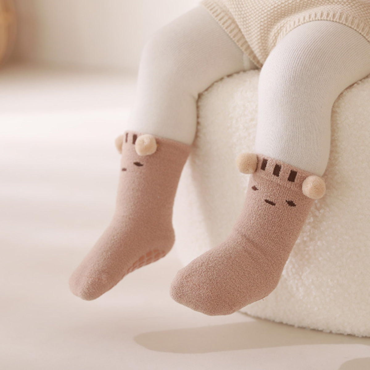 Children's cute doll embroidered pattern socks