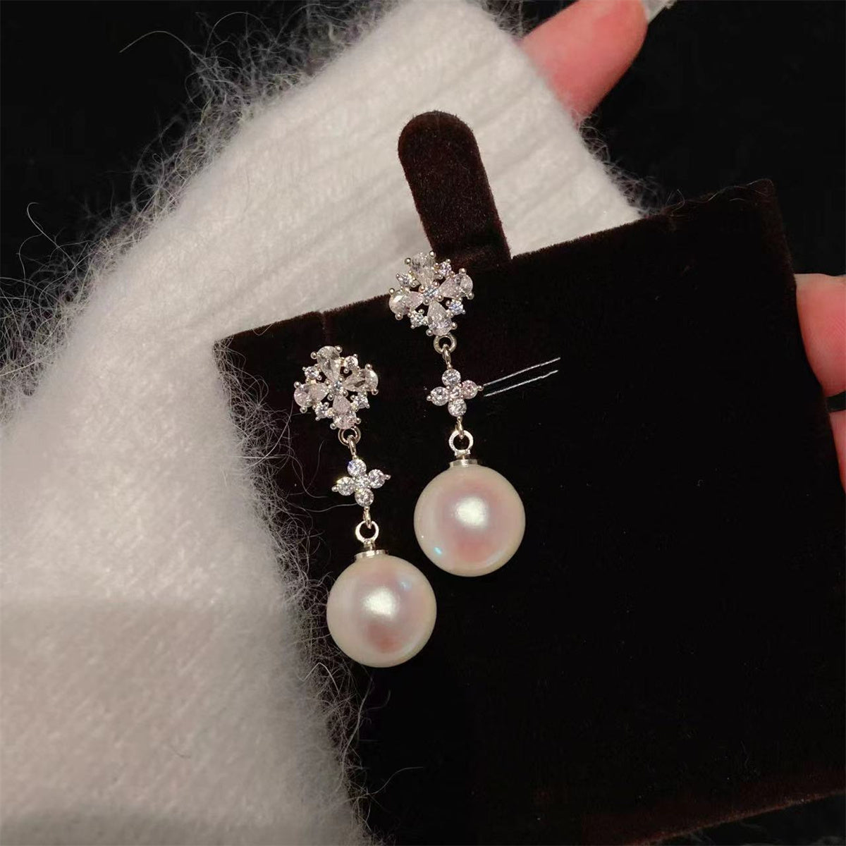 Women's daily banquet outing high-end elegant pearl earrings