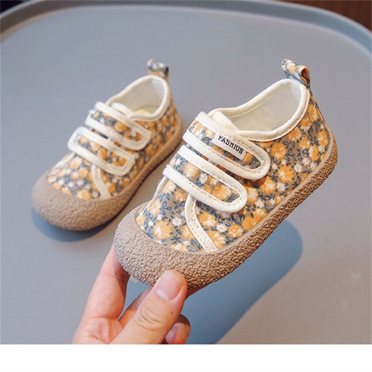 Children's and girls' cute casual style floral Velcro soft sole non-stuffy low-top canvas shoes