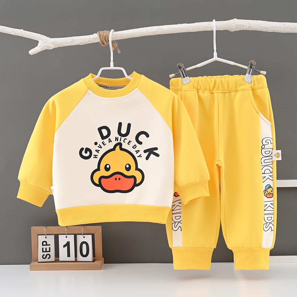 Little yellow duck children's sweater suit plus velvet new sweater for boys and girls spring and autumn long-sleeved clothes for babies