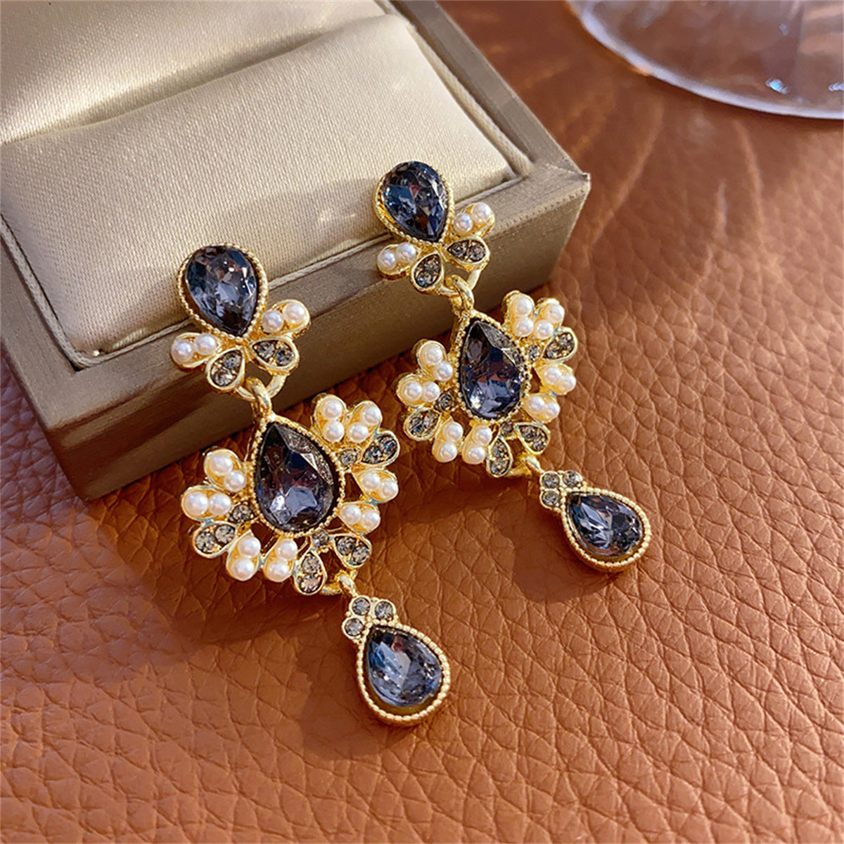 Women's shiny diamond Baroque court retro elegant earrings