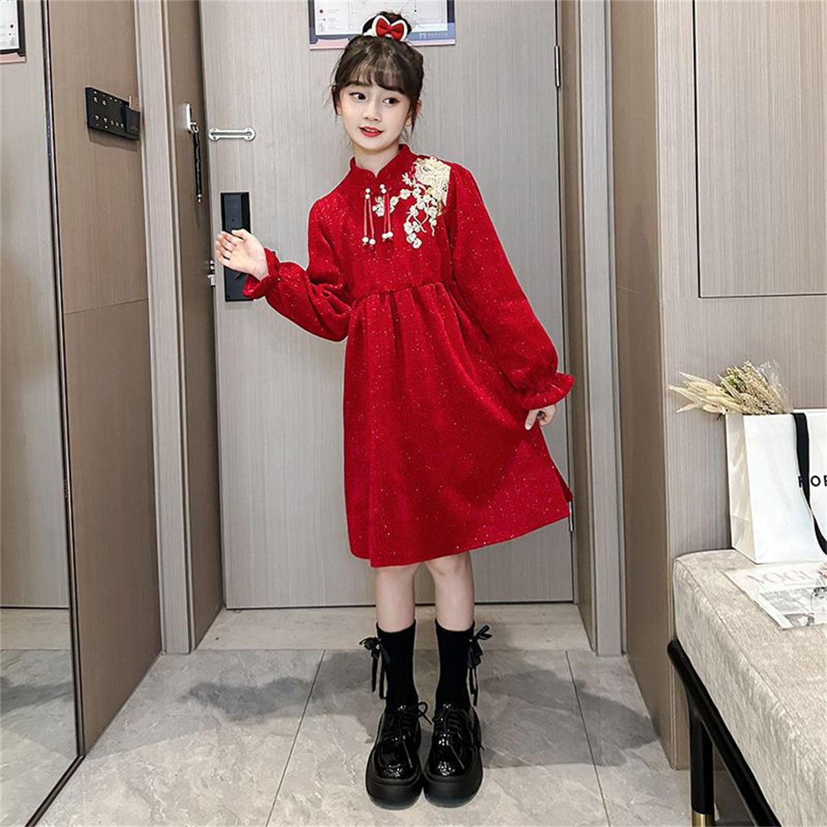 Winter red exquisite embroidered lady-style long-sleeved dress for middle and large girls