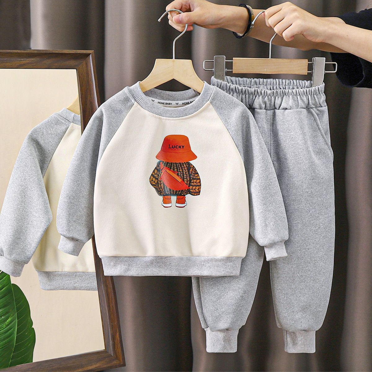 Children's sweater suits autumn and winter new styles for boys and girls, sports sweatpants for babies, cartoon children's clothing