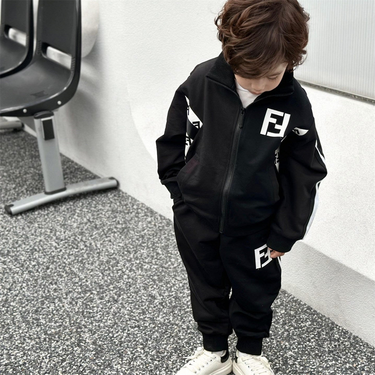 Fashionable sports casual suit for middle and large children