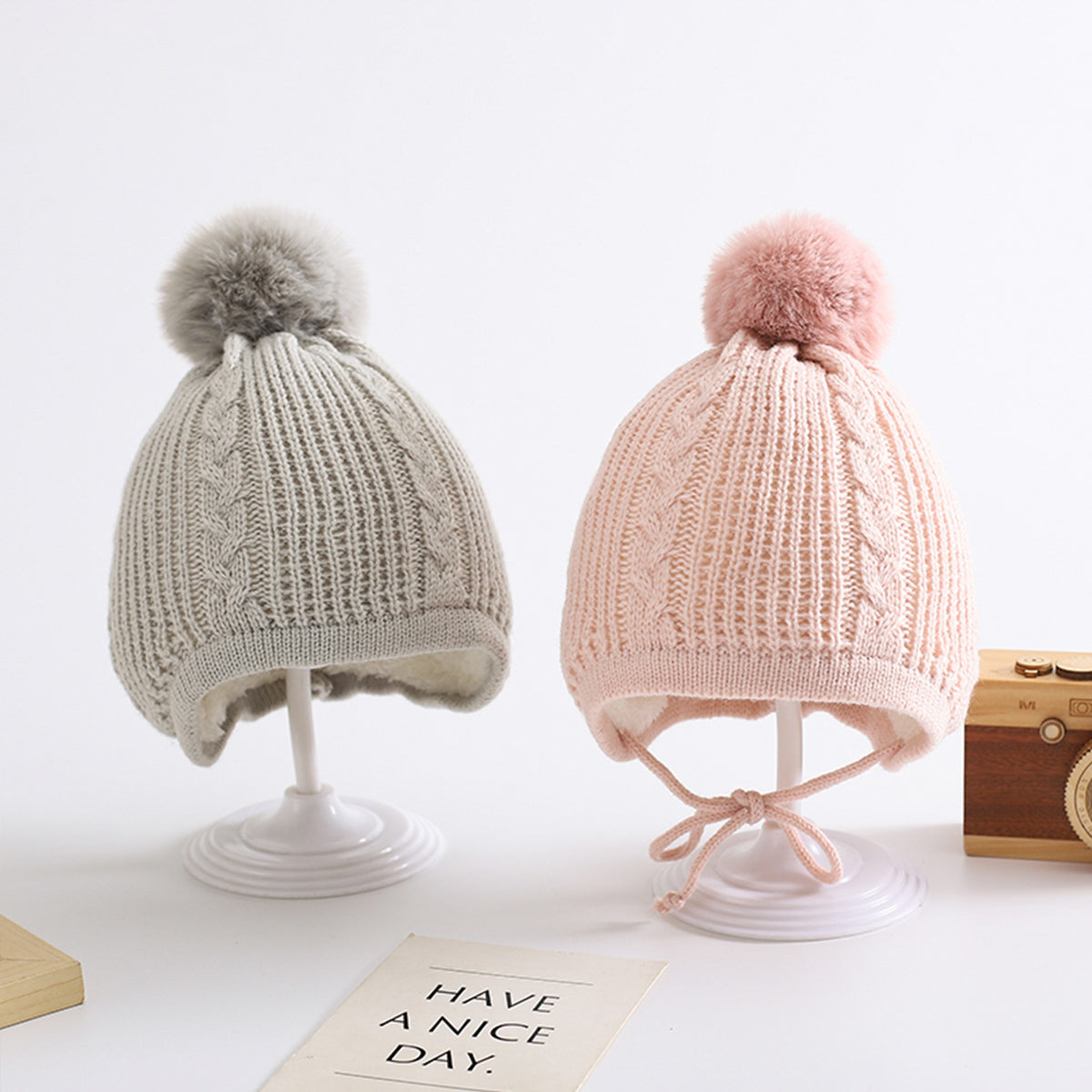 Children's woolen hat with fur ball