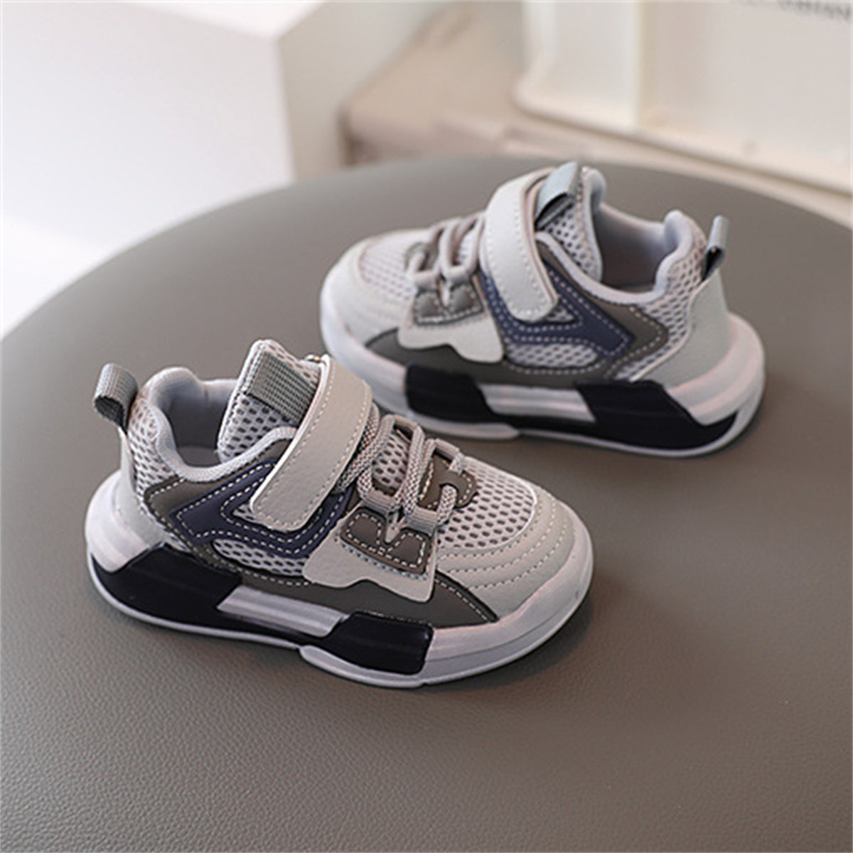 Children's and boys' spring and autumn simple color casual style Velcro mesh breathable sports shoes