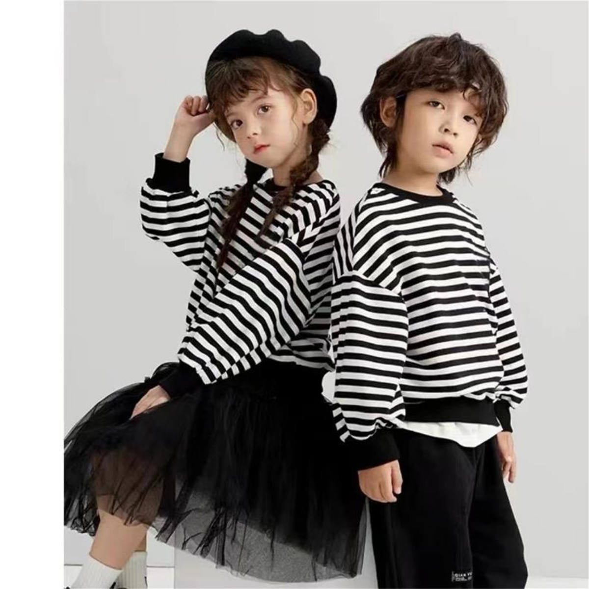 Black and white striped top casual round neck fashion sweatshirt for boys