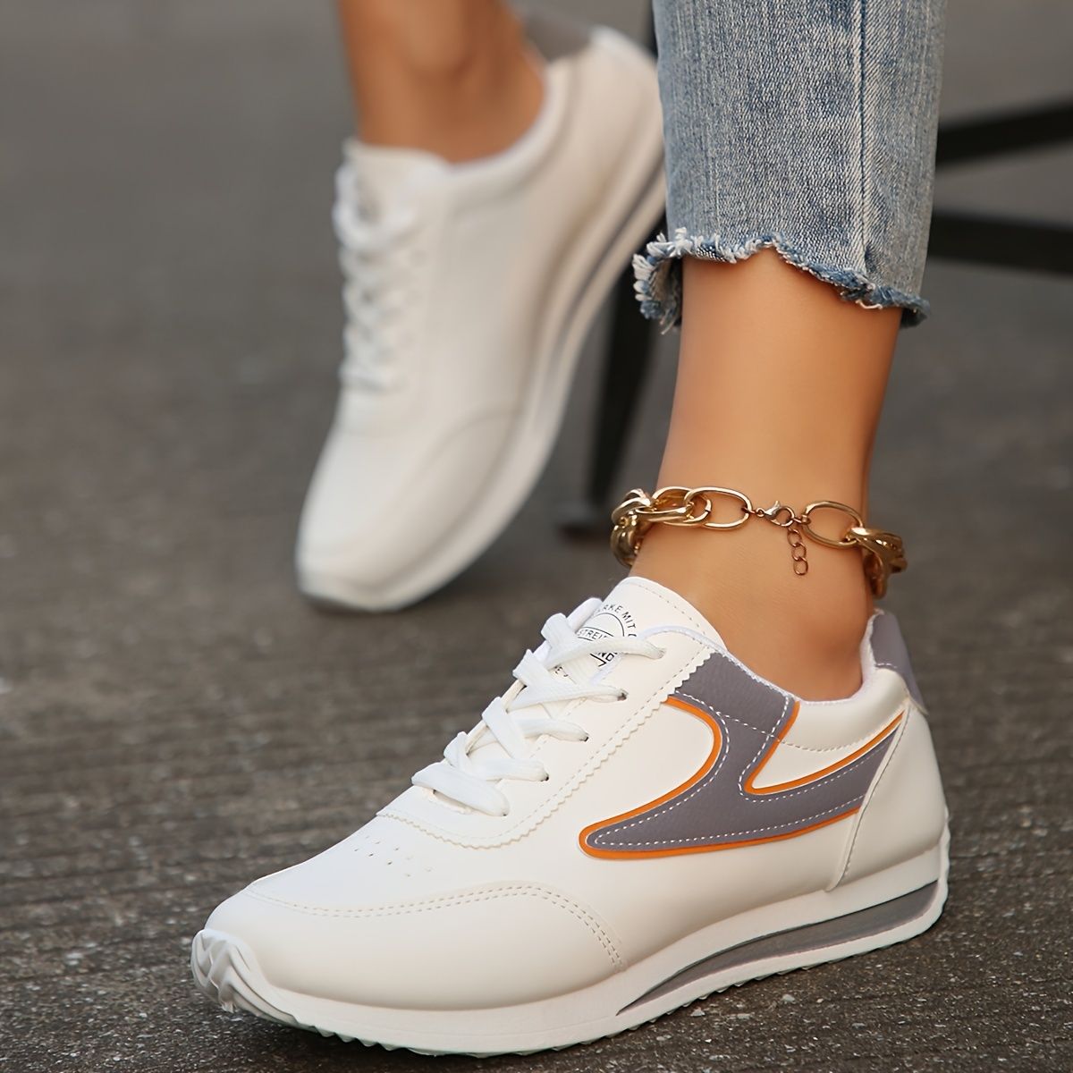 Fashionable and simple white shoes for women, low-top, soft sole, lightweight, casual and versatile ladies' Forrest Gump shoes