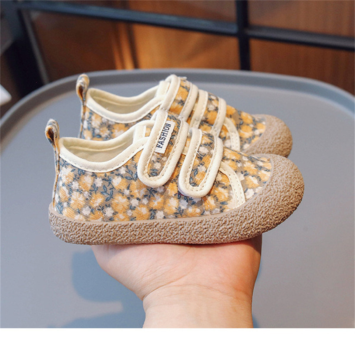 Children's and girls' cute casual style floral Velcro soft sole non-stuffy low-top canvas shoes